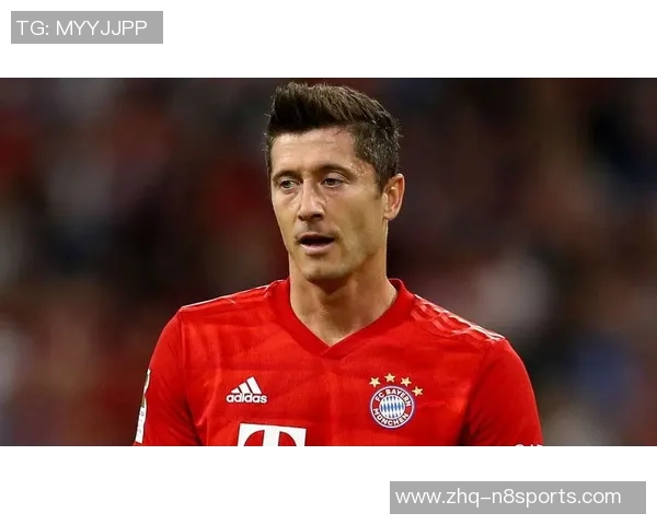 莱万再创辉煌带领球队征战新赛季展现无与伦比的足球才华与领导力 莱万再创辉煌带领球队征战新赛季展现无与伦比的足球才华与领导力